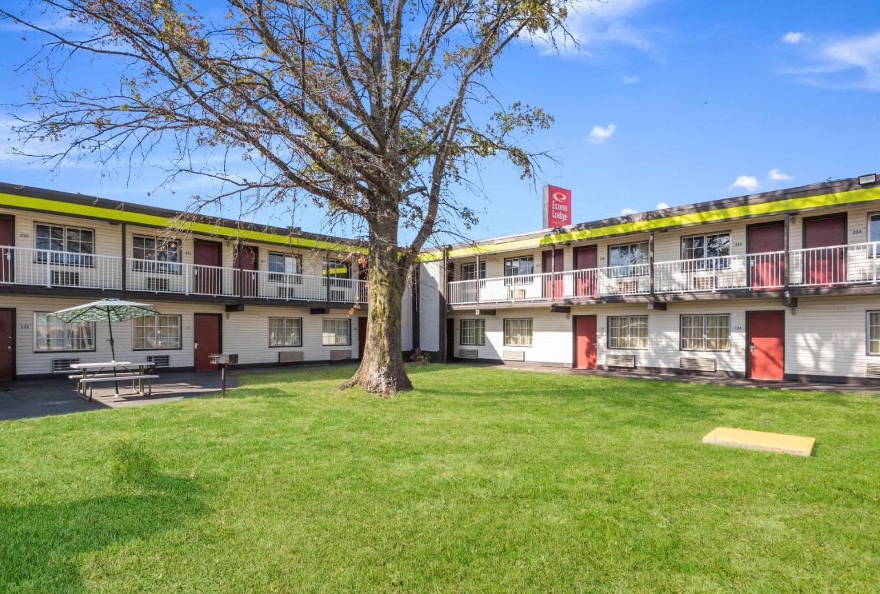 Econo Lodge Inn & Suites Terre Haute Buitenkant foto