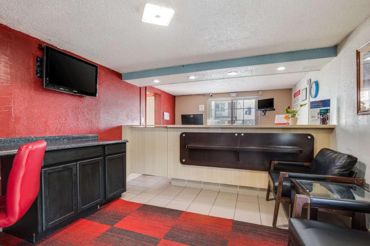 Econo Lodge Inn & Suites Terre Haute Buitenkant foto