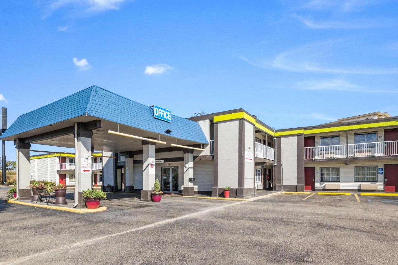 Econo Lodge Inn & Suites Terre Haute Buitenkant foto