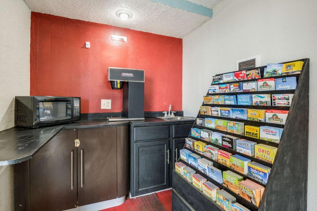 Econo Lodge Inn & Suites Terre Haute Buitenkant foto
