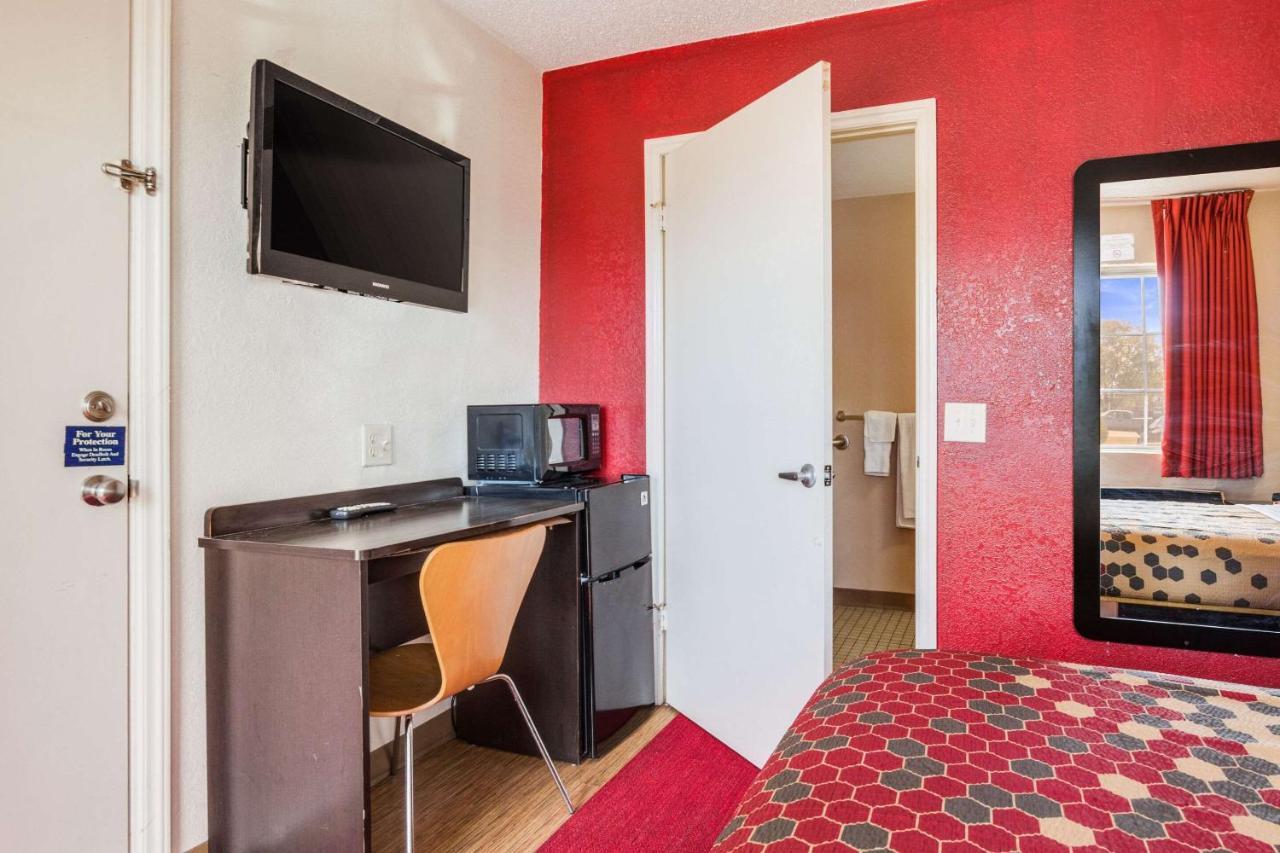 Econo Lodge Inn & Suites Terre Haute Buitenkant foto
