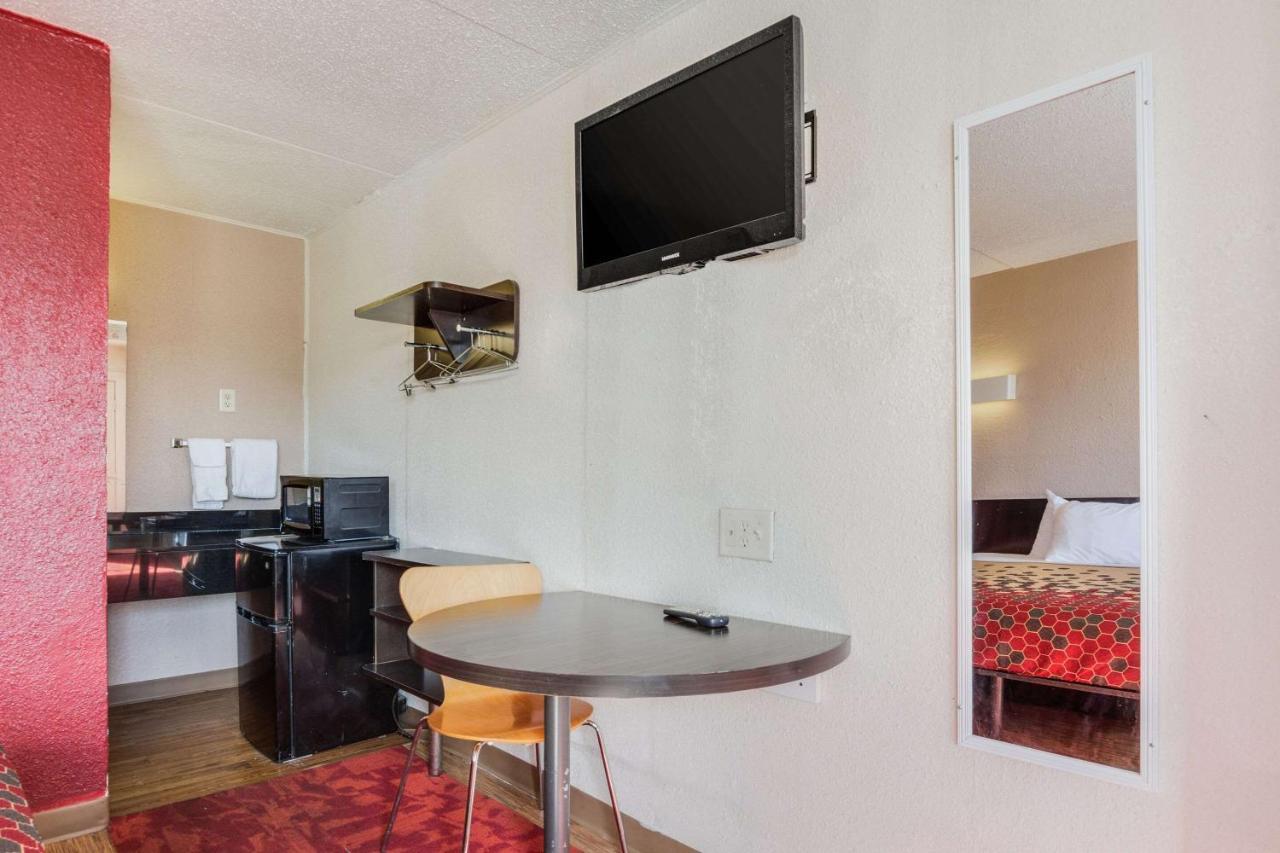Econo Lodge Inn & Suites Terre Haute Buitenkant foto