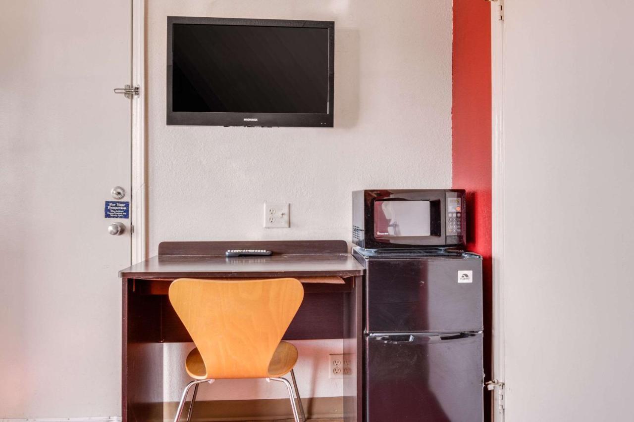 Econo Lodge Inn & Suites Terre Haute Buitenkant foto
