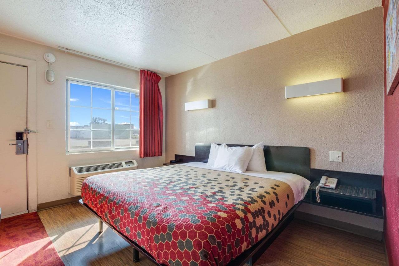 Econo Lodge Inn & Suites Terre Haute Buitenkant foto